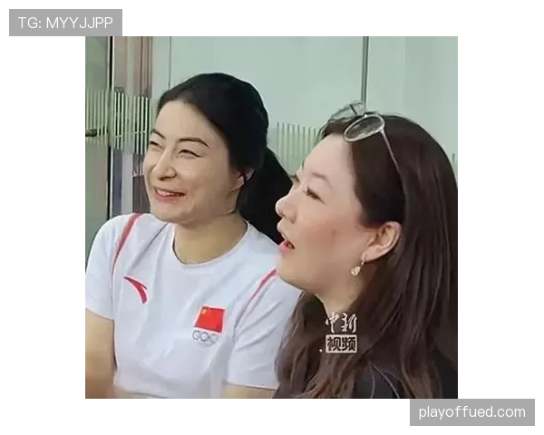 伏明霞这张生活照,金牌女王和隔壁阿姨同框,笑到不行 伏明霞这张生活照,金牌女王和隔壁阿姨同框,笑到不行
